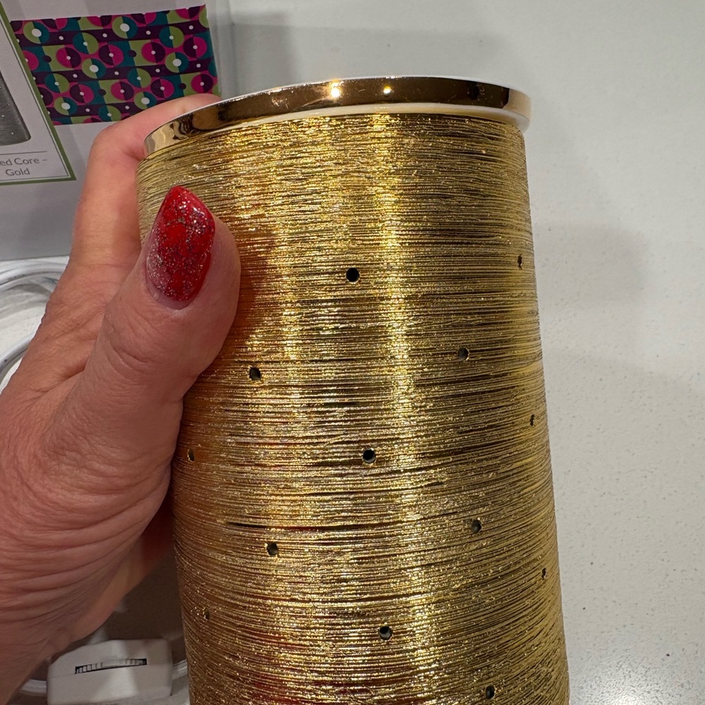 Scentsy gold candle warmer - Picture 2 of 5